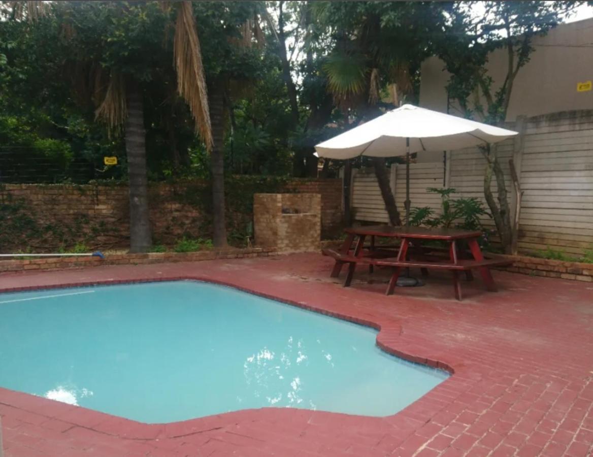 Pta East Guest House Pretoria-Noord Exterior foto